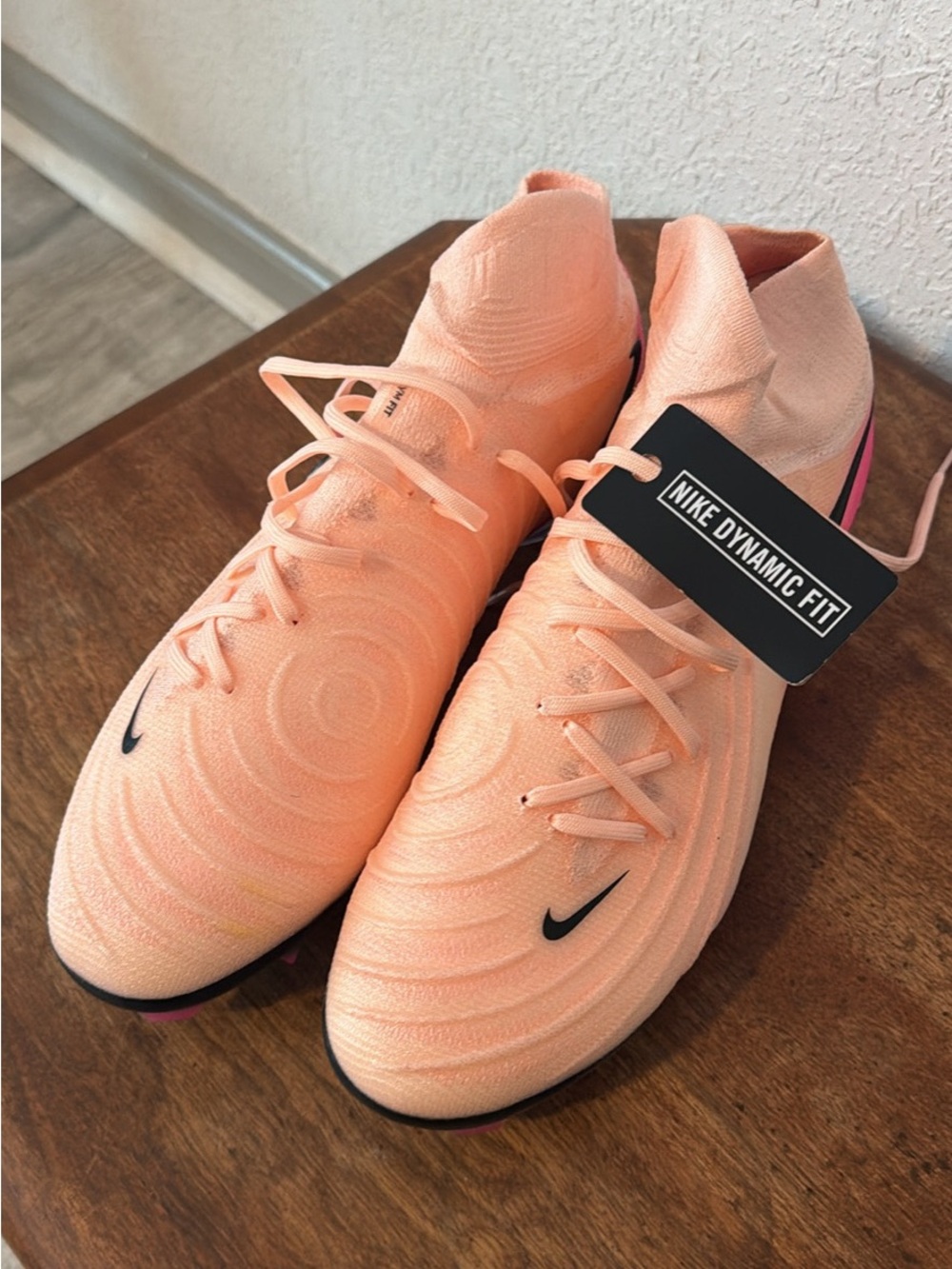 Nike Men’s Phantom Luna ELITE Peach/Pink Dynamic Fit Soccer Cleats